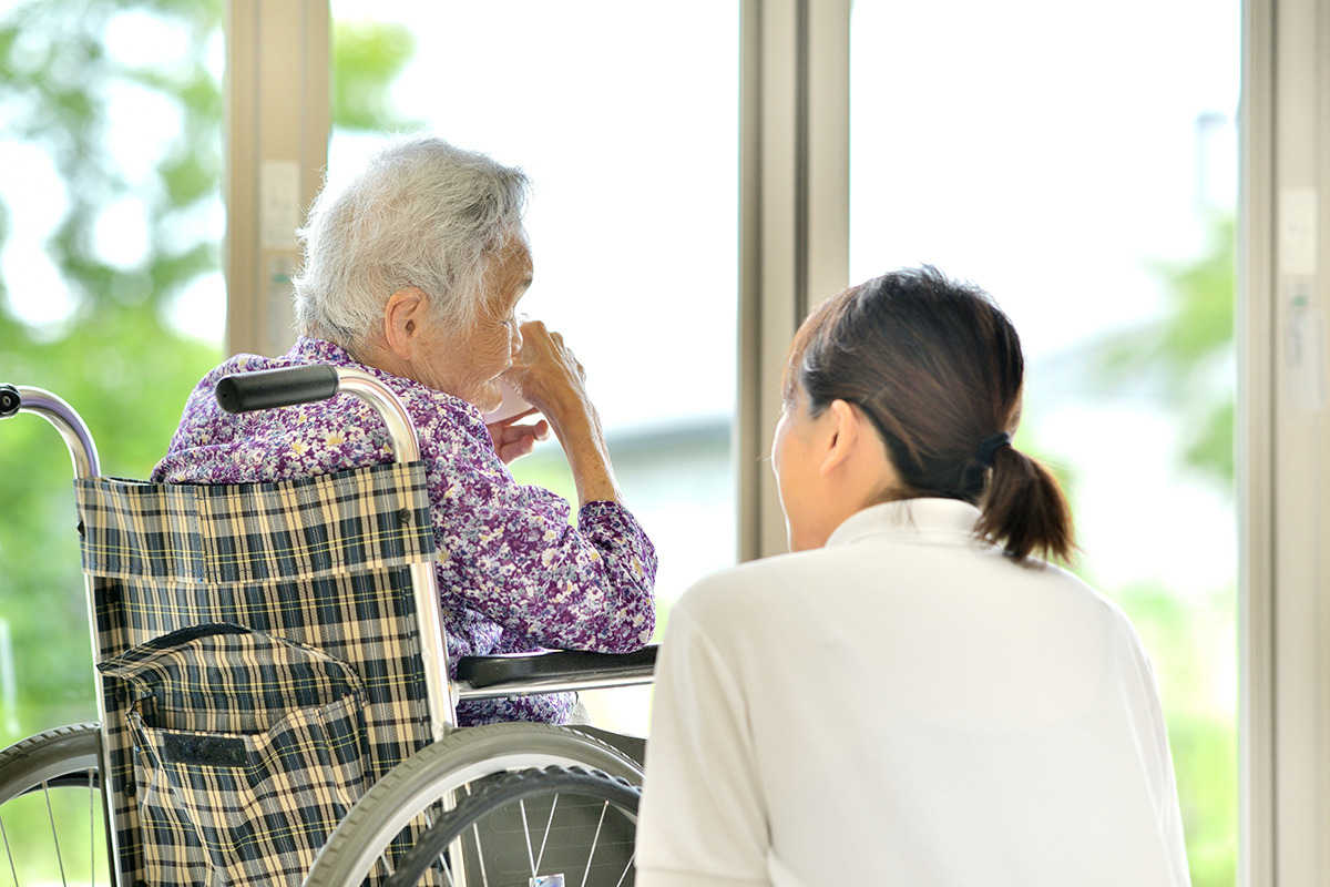 親が施設へ！生前と死後どちらが得？徳島市での不動産売却術